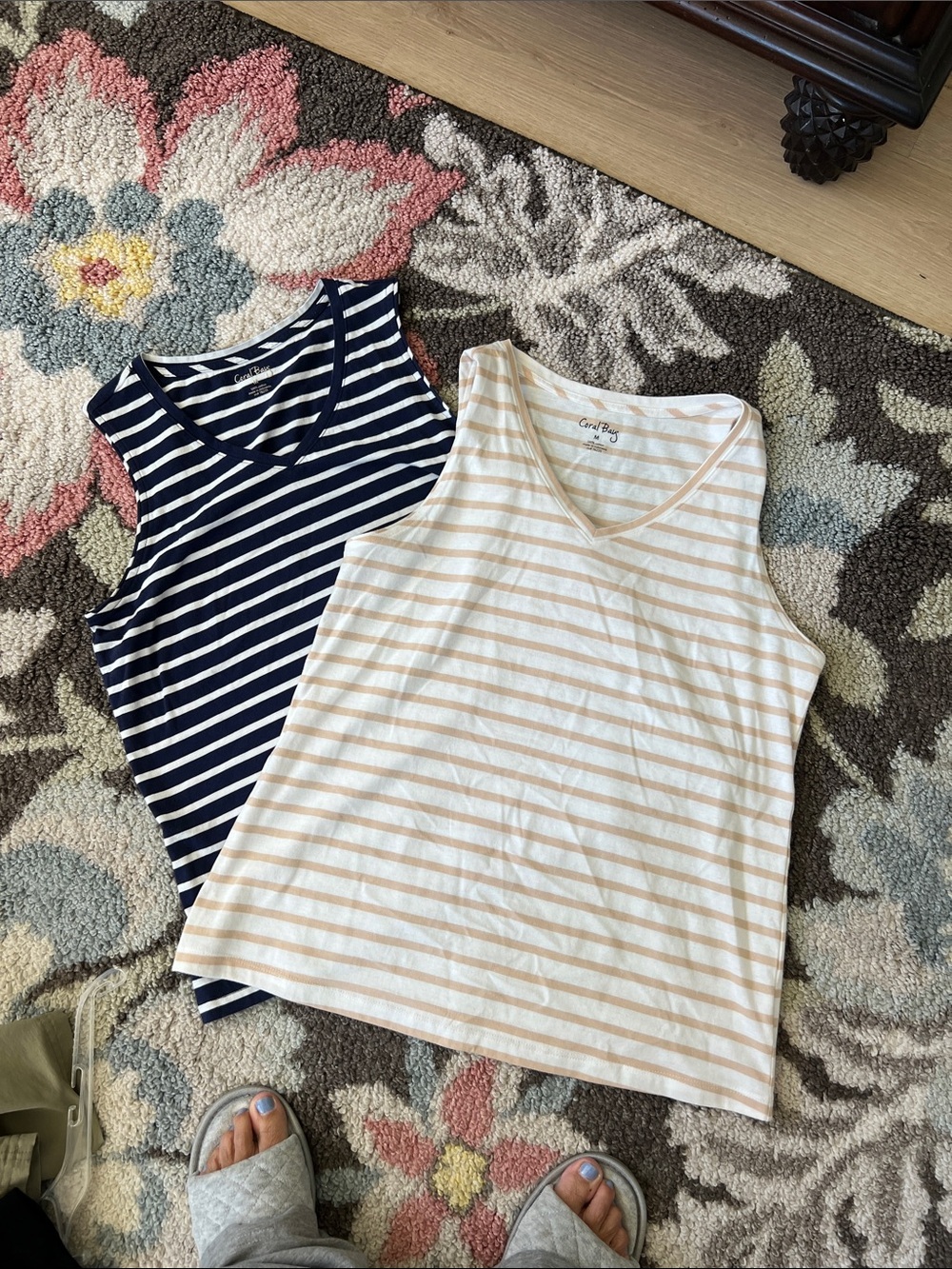 NWOT croft & barrow Striped V-Neck Tank Top — Navy & Beige sz M